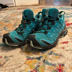 Salomon hiking sneakers size 6.5